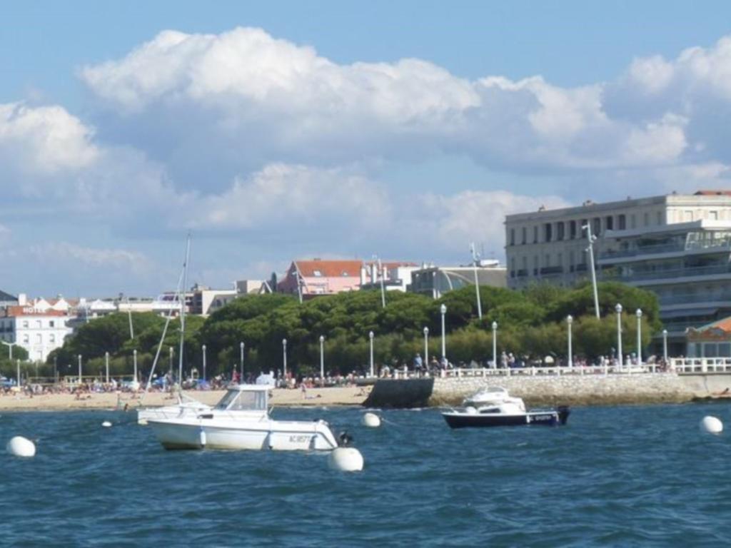 Residence Nemea Les Rives De Saint Brice Ares Ngoại thất bức ảnh