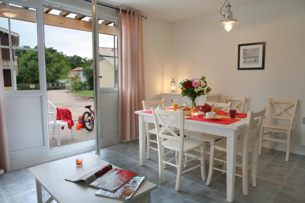 Residence Nemea Les Rives De Saint Brice Ares Phòng bức ảnh