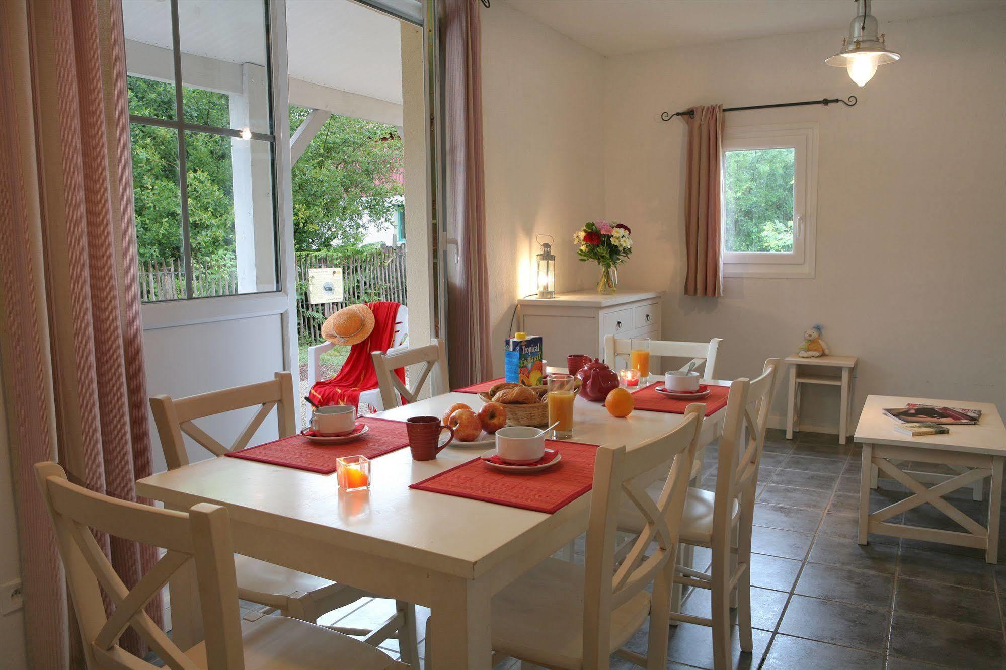 Residence Nemea Les Rives De Saint Brice Ares Ngoại thất bức ảnh