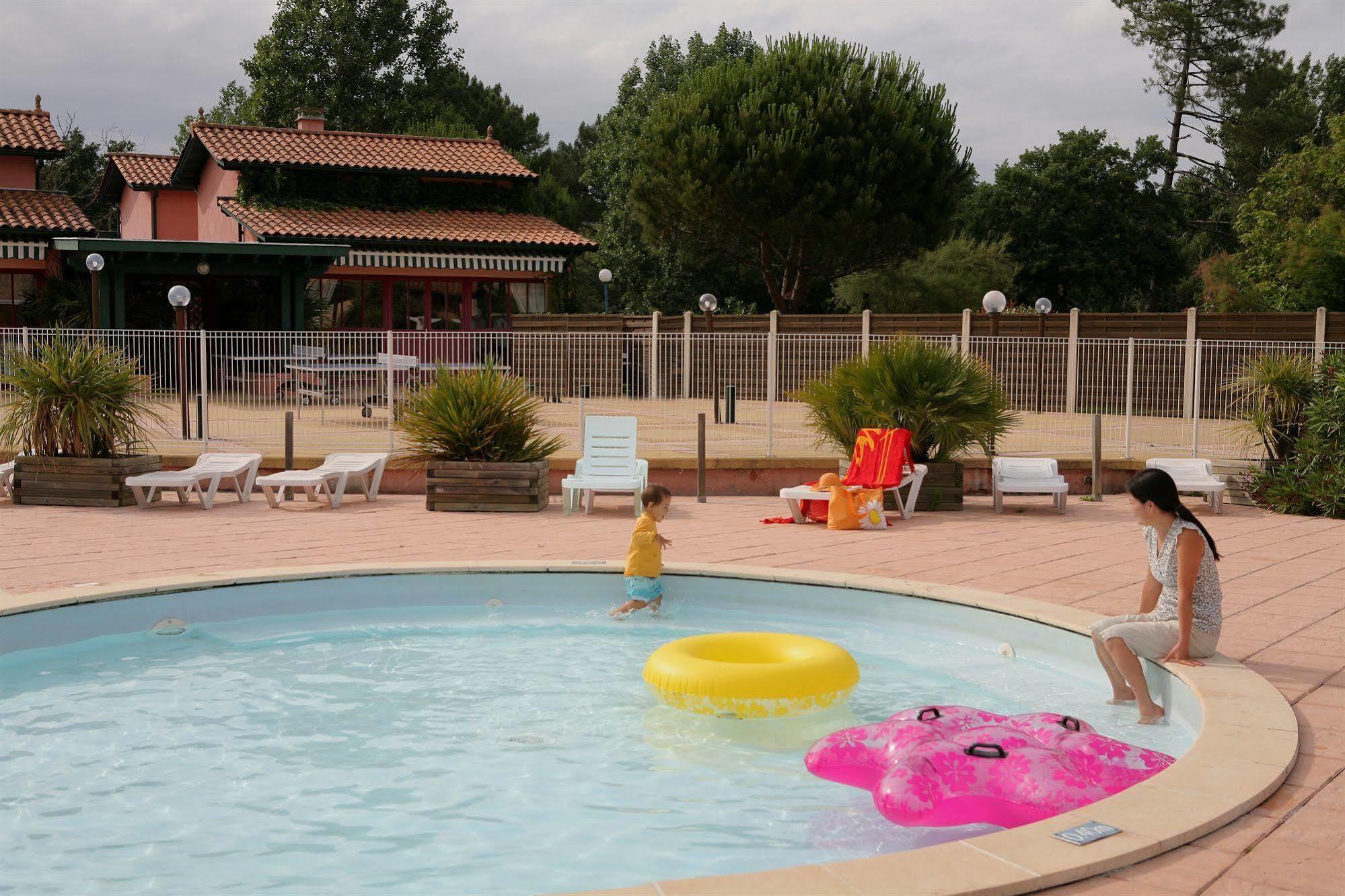 Residence Nemea Les Rives De Saint Brice Ares Ngoại thất bức ảnh