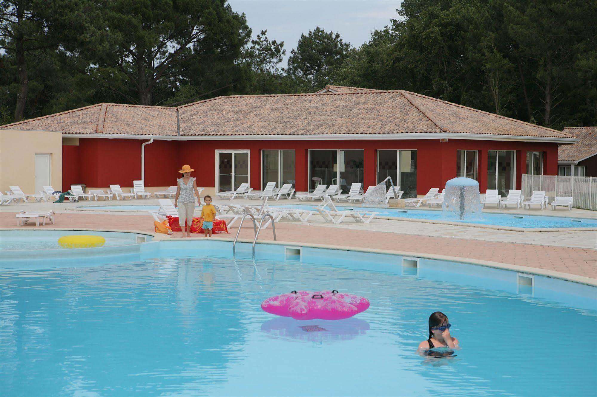 Residence Nemea Les Rives De Saint Brice Ares Ngoại thất bức ảnh