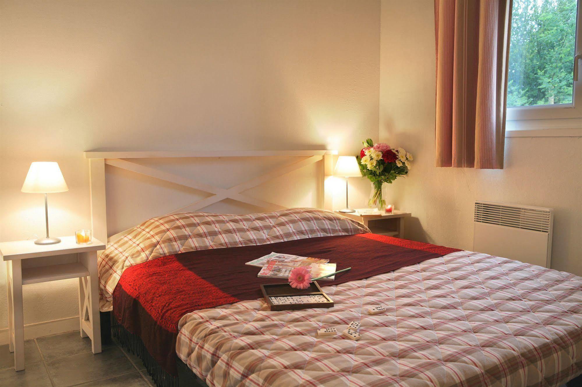 Residence Nemea Les Rives De Saint Brice Ares Ngoại thất bức ảnh
